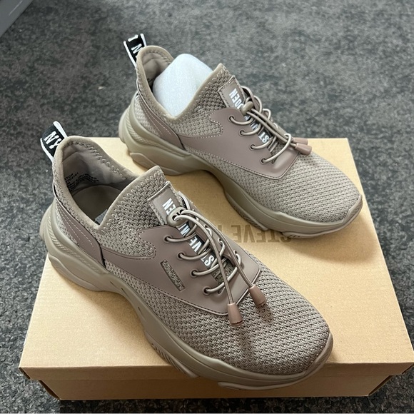 NWT Steve Madden March sneakers 9.5 tan - Picture 2 of 9